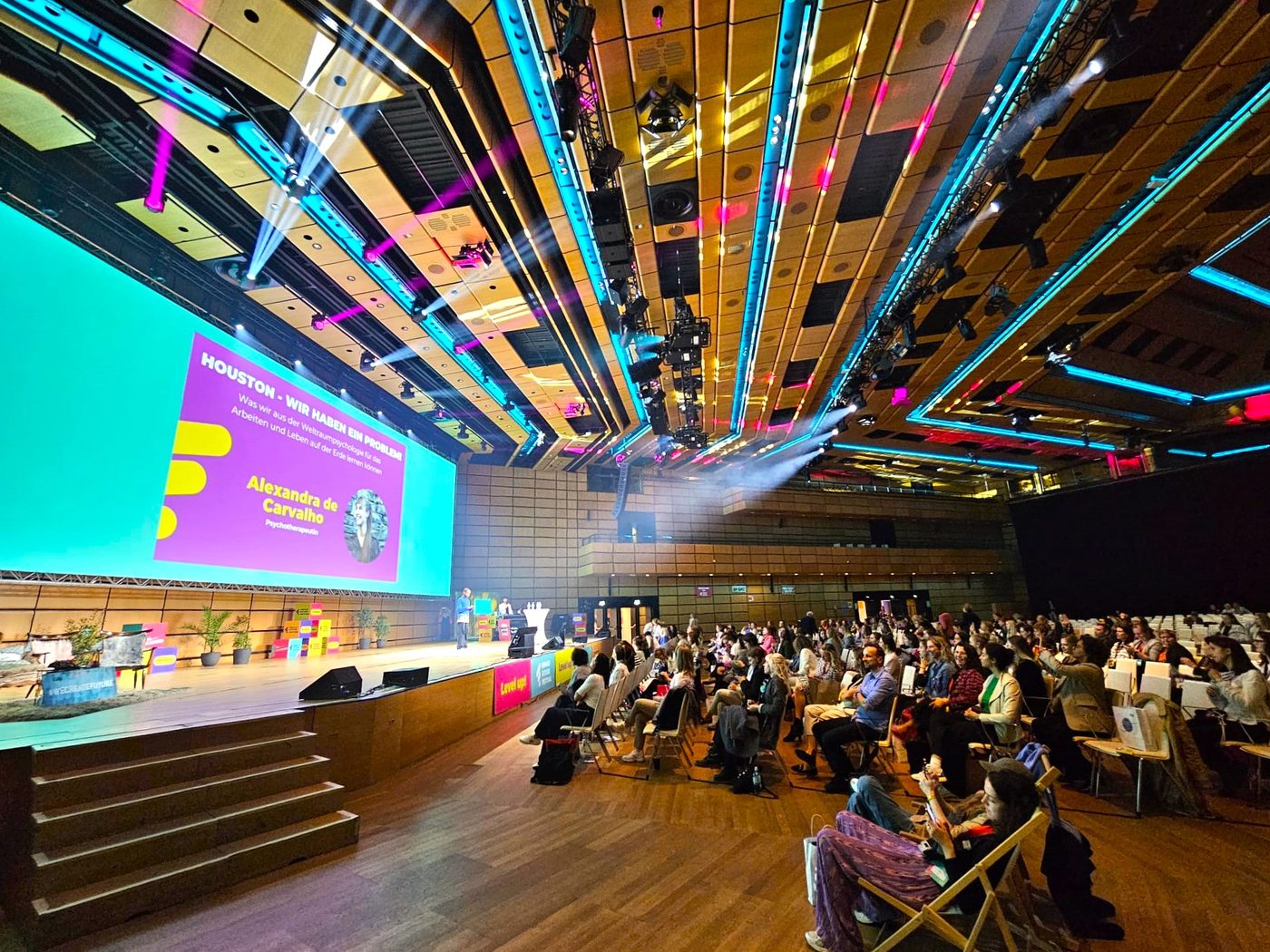 Keynote beim Female Future Festival in Wien vor vollem Saal