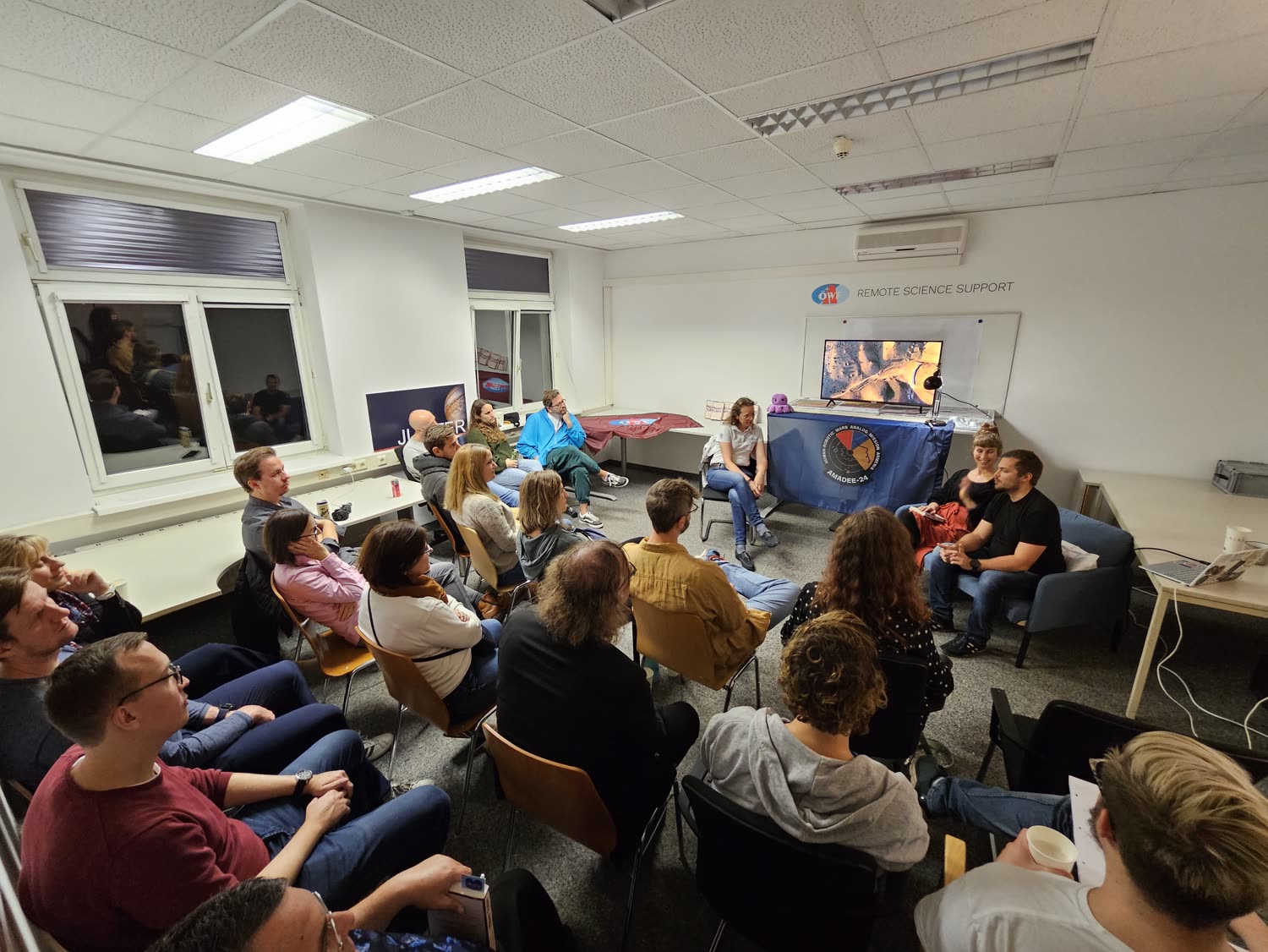 Workshop mit einer Gruppe im Stuhlkreis