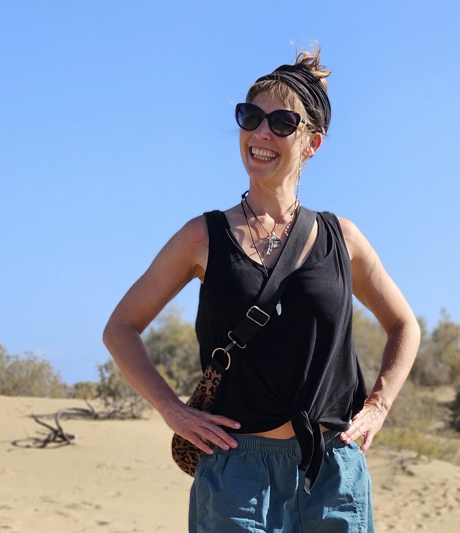 Alexandra de Carvalho in der Wüste während einer Analog-Mission
